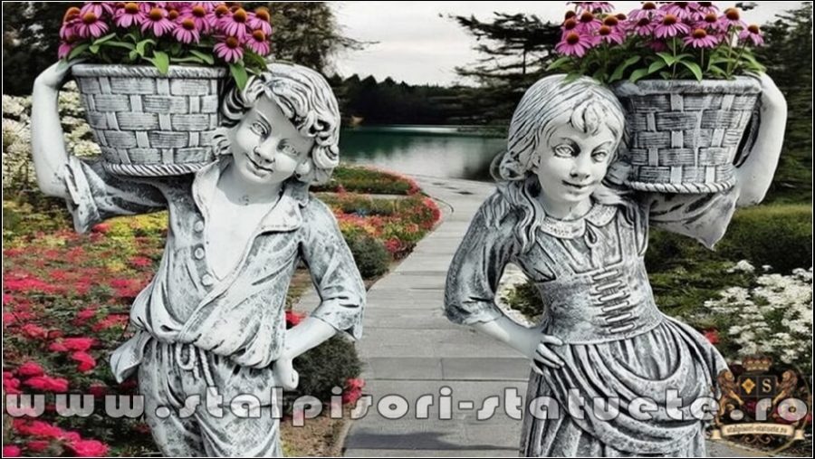 Statuete copii cu coșulețe, gri antichizat, model J3,J4. (2)