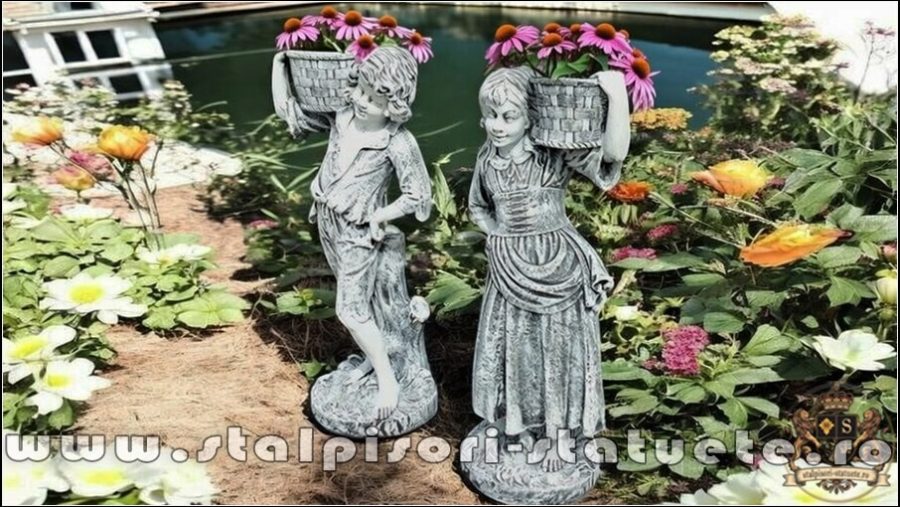 Statuete copii cu coșulețe, gri antichizat, model J3,J4. (4)