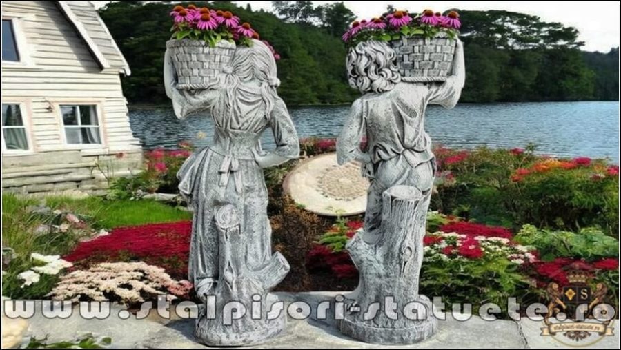 Statuete copii cu coșulețe, gri antichizat, model J3,J4. (5)