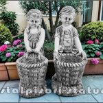 Statuete copii cu coșulețe, gri antichizat, model J9.