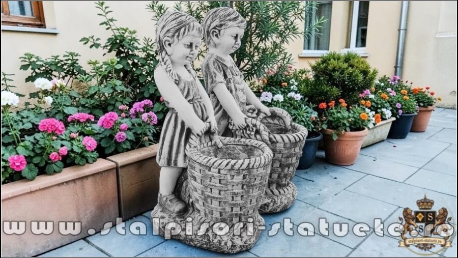 Statuete copii cu coșulețe, gri antichizat, model J9. (7)