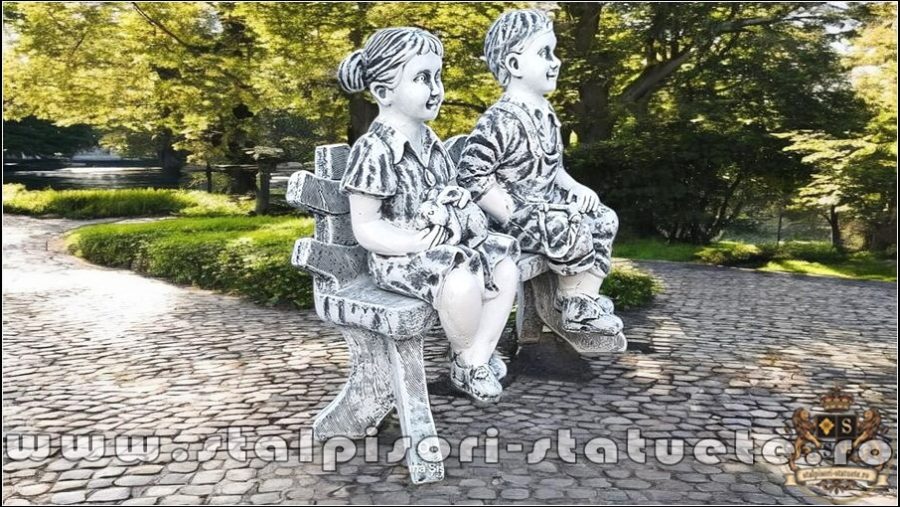 Statuete copii pe băncuță, gri patinat, model S24. (2)