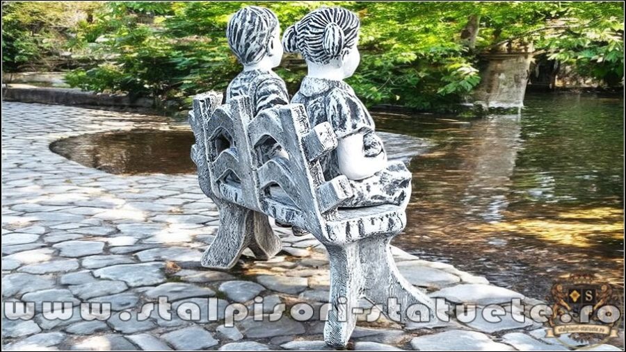 Statuete copii pe băncuță, gri patinat, model S24. (4)