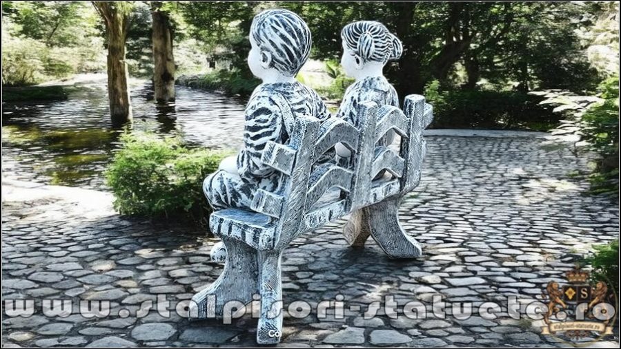 Statuete copii pe băncuță, gri patinat, model S24. (5)