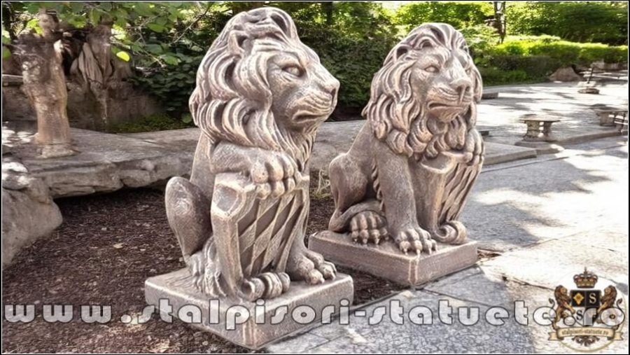 Statuete set lei mici, arămiu patinat, model S10. (2)