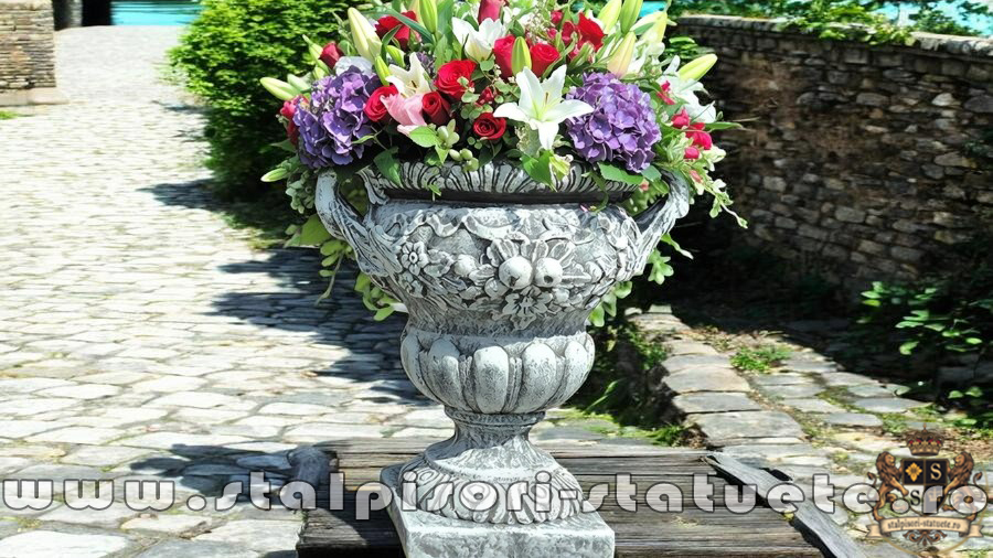 Vază ornament mare cu picior, gri patinat, model V6. (1)