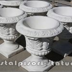 Vază ornament stejar cu picior, alb marmorat, model V3.