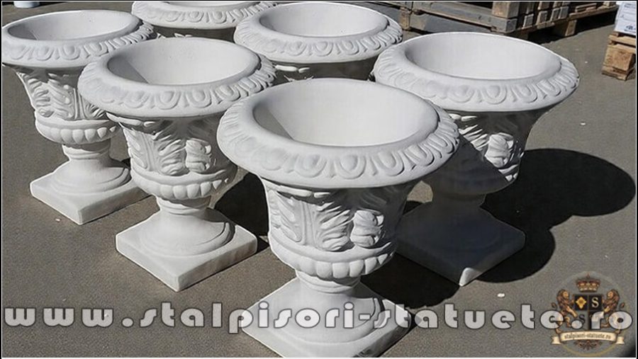 Vază ornament stejar cu picior, alb marmorat, model V3. (1)