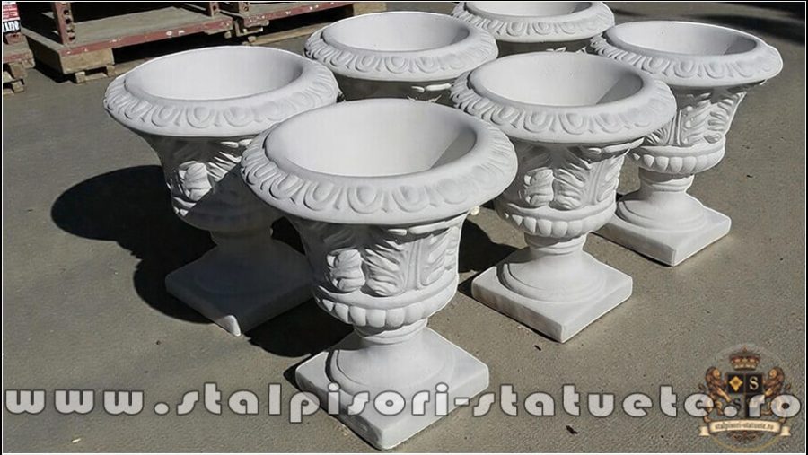 Vază ornament stejar cu picior, alb marmorat, model V3. (2)