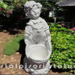 Statuetă copil cu ghiveci, alb marmorat, model S36.