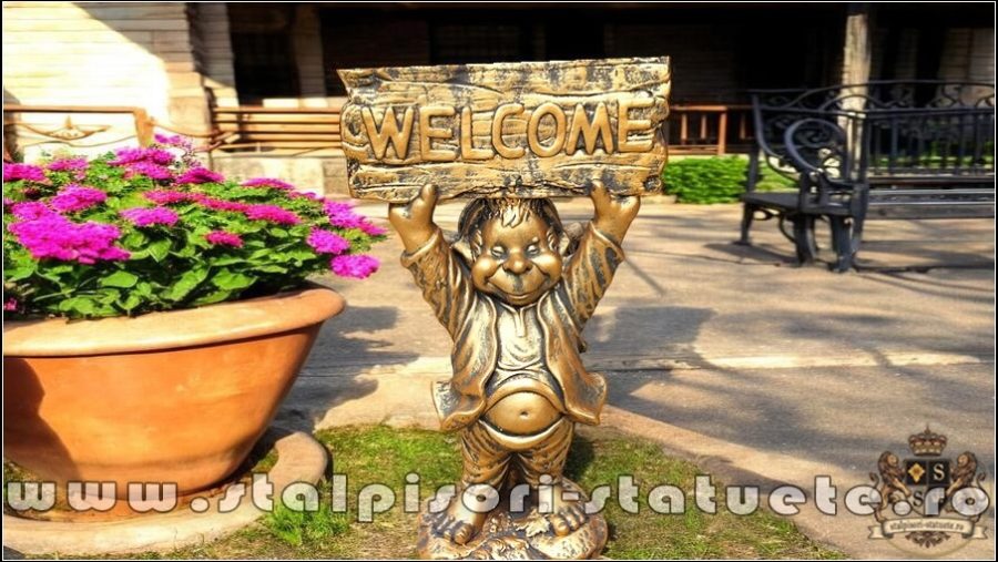 Pitic trol ''bun-venit,'' arămiu patinat, model S21. (1)