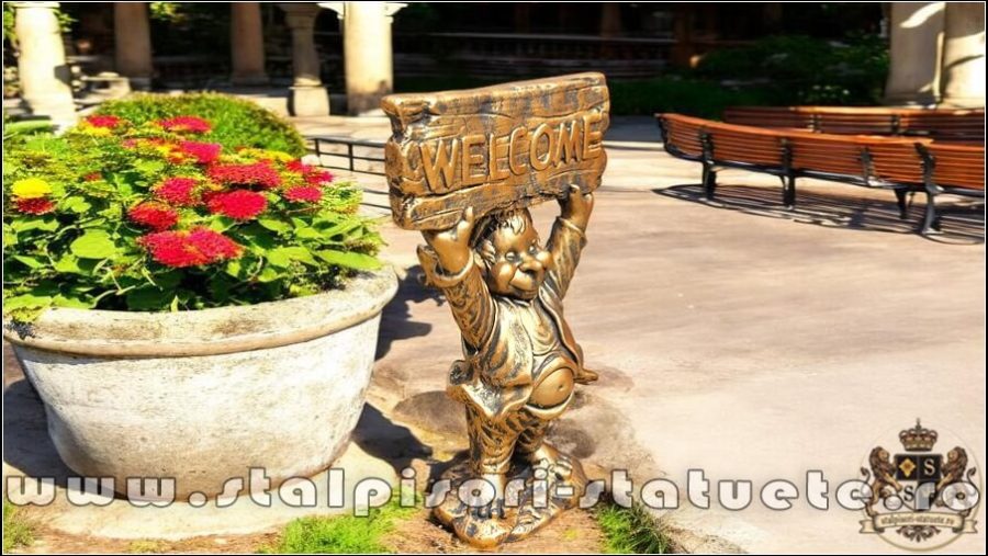 Pitic trol ''bun-venit,'' arămiu patinat, model S21. (2)