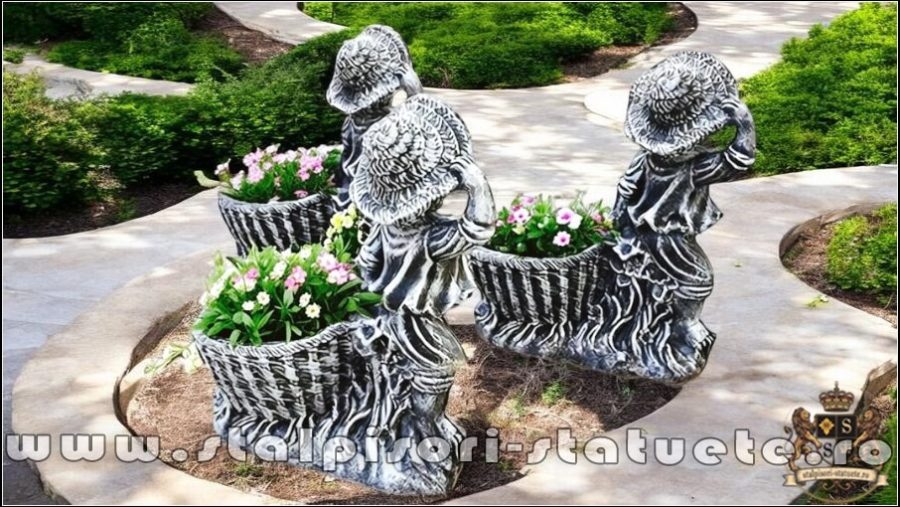 Statuetă copil cu coșuleț, gri patinat, model S19. (5)