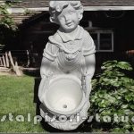 Statuetă copil cu ghiveci, alb marmorat, model S36.