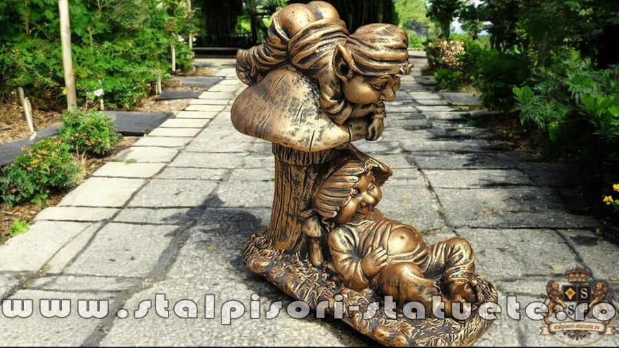 Statuetă troli pe ciupercă, arămiu patinat, model S61. (2)