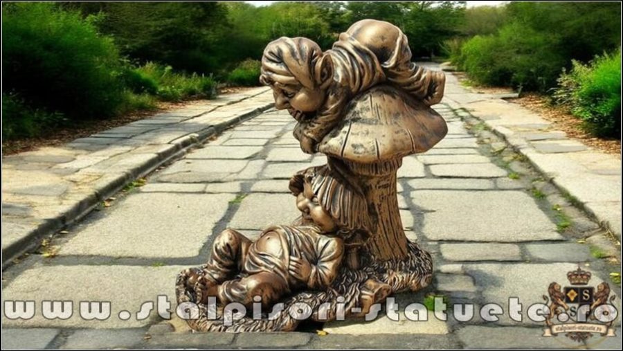 Statuetă troli pe ciupercă, arămiu patinat, model S61. (3)