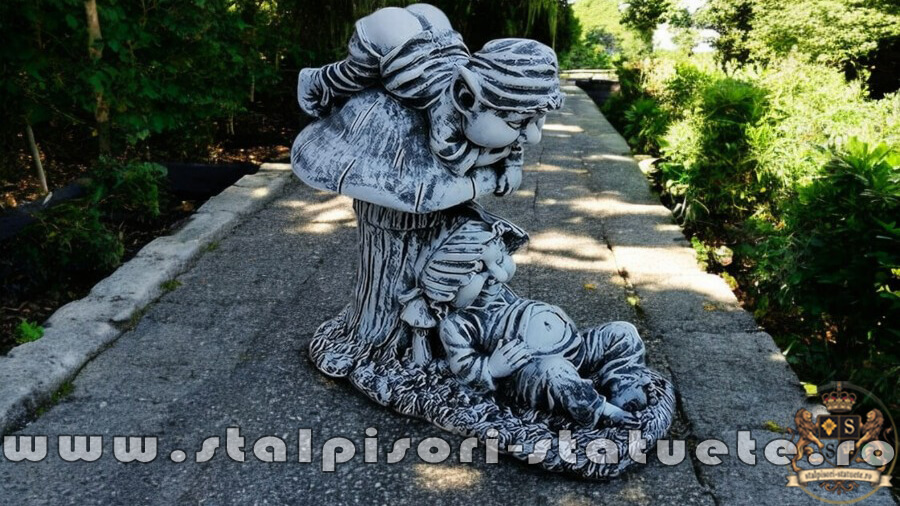 Statuetă troli pe ciupercă, gri patinat, model S61. (2)