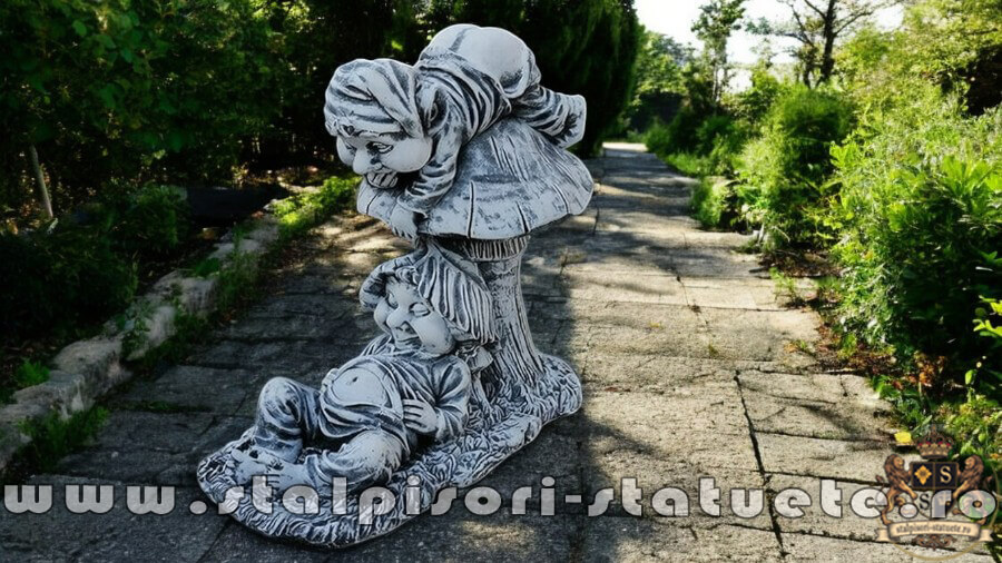 Statuetă troli pe ciupercă, gri patinat, model S61. (3)