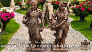 Statuete băiat și fată, arămiu patinat, model S43.