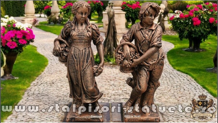 Statuete băiat și fată, arămiu patinat, model S43. (1)