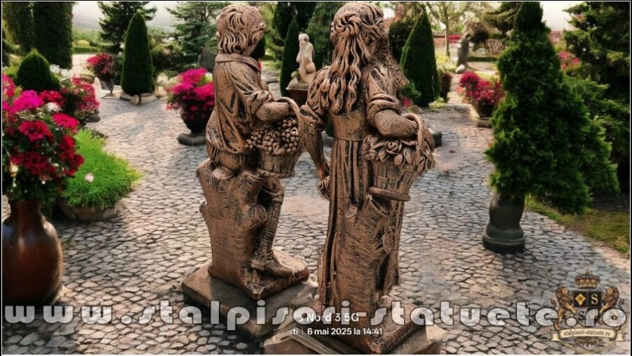 Statuete băiat și fată, arămiu patinat, model S43. (4)