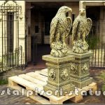 Set 2 statuete vulturi cu socluri, auriu antichizat.