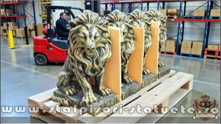 Set 4 statuete leu în șezut, auriu patinat, model S46. (3)