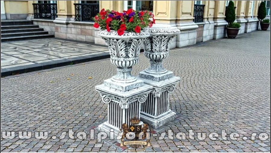 Set soclu cu vază, gri patinat, model S64-V3. (3)