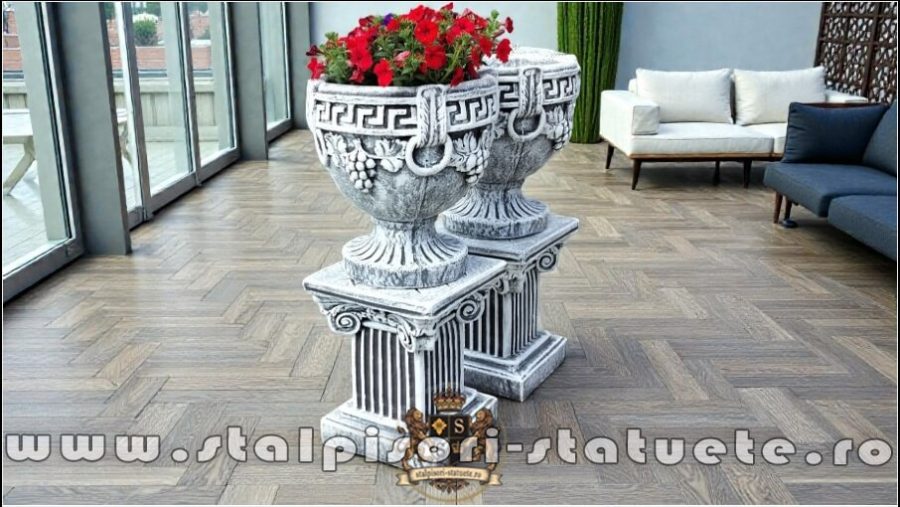 Set socluri cu vaze, gri patinat, model S64-V8. (5)