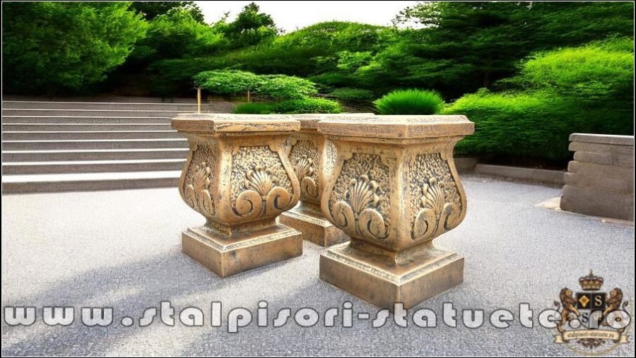 Soclu, stativ, arămiu patinat, model S27. (4)