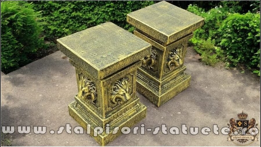 Soclu, stativ, cap de leu, auriu patinat, model S84. (4)