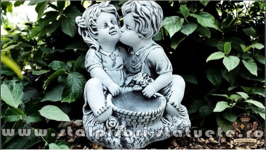 Statuetă copilași, gri patinat, model S87. (1)