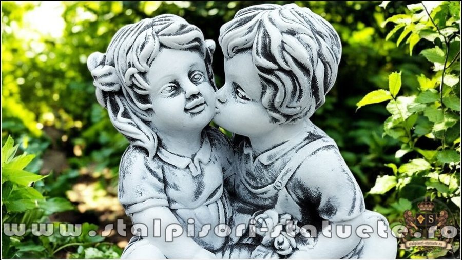 Statuetă copilași, gri patinat, model S87. (2)