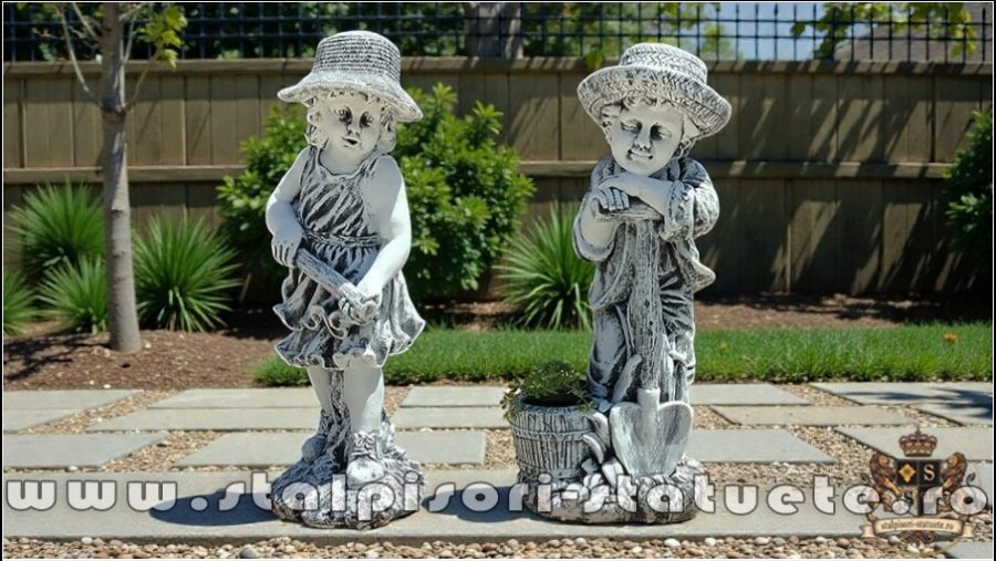 Set două statuete grădinari, gri patinat, model S90. (2)