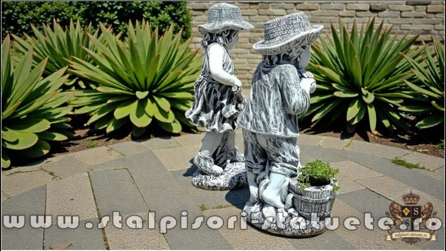 Set două statuete grădinari, gri patinat, model S90. (4)