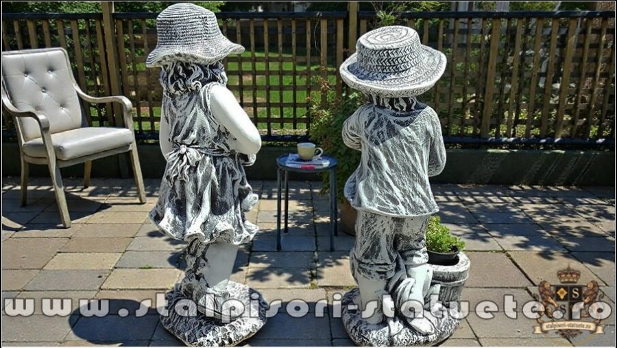 Set două statuete grădinari, gri patinat, model S90. (5)