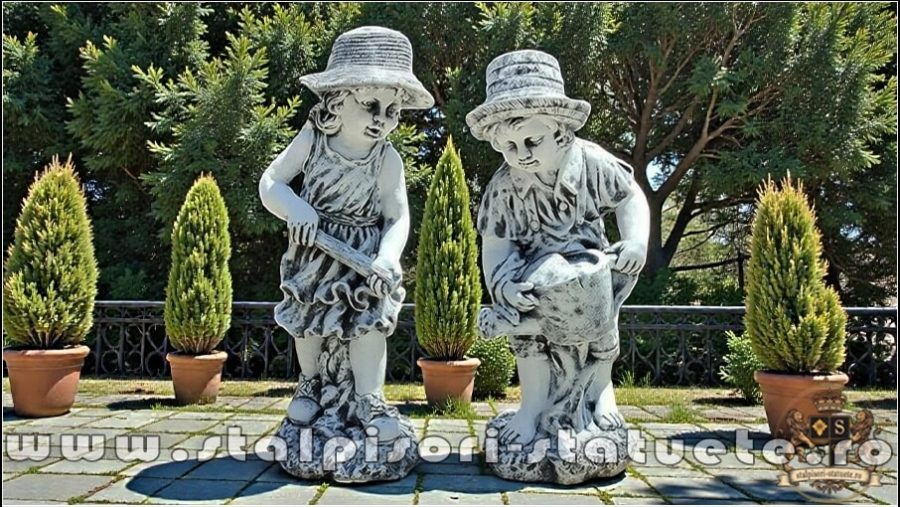 Set două statuete grădinari, gri patinat, model S92. (1)