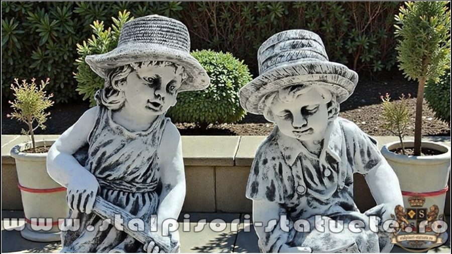 Set două statuete grădinari, gri patinat, model S92. (2)