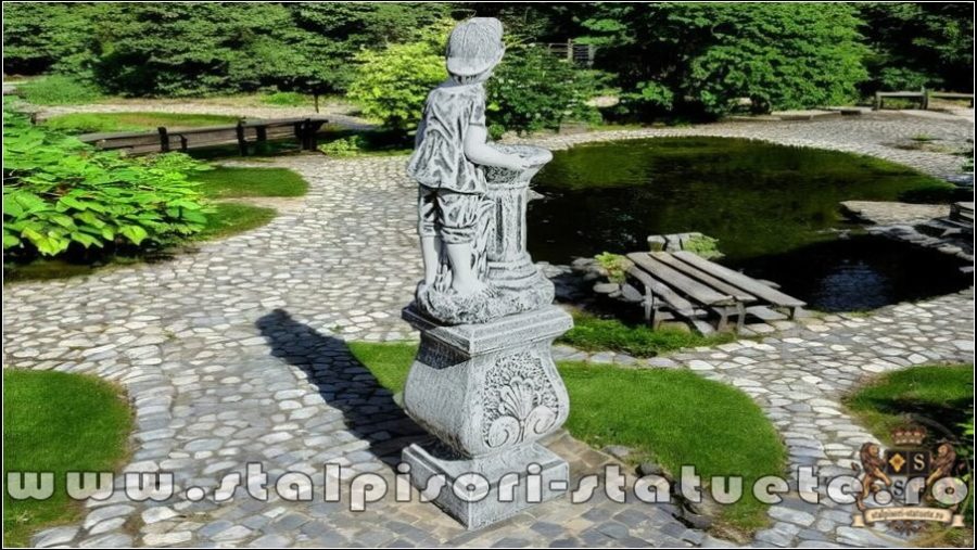 Set stativ cu copil la cișmea, gri patinat, model S27-S93. (4)