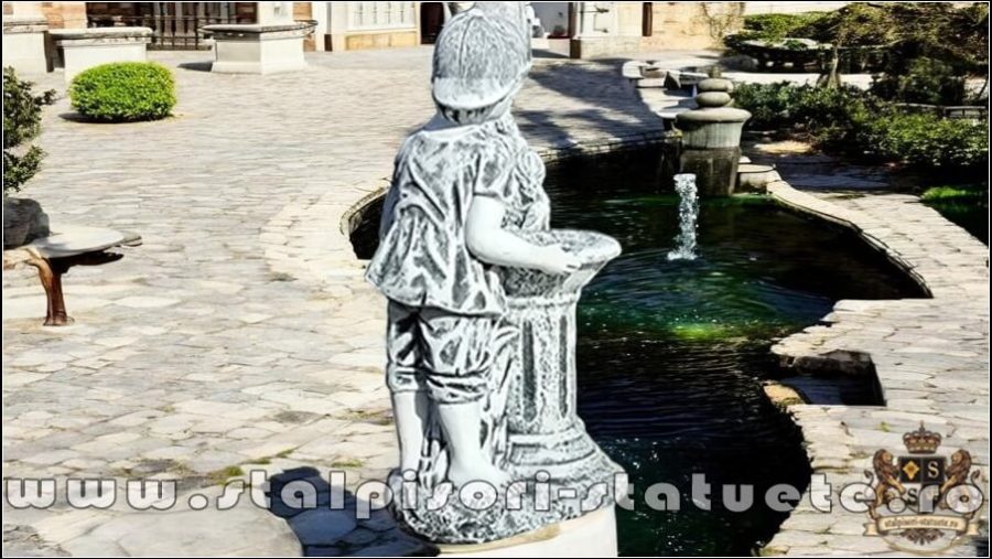 Statuetă copil la cișmea, gri patinat, model S93. (3)