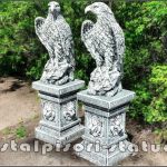 Set 2 statuete vulturi cu socluri, gri antichizat.