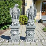 Set 2 statuete vulturi cu socluri, gri antichizat.