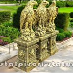 Set 3 statuete vulturi cu socluri, auriu antichizat.