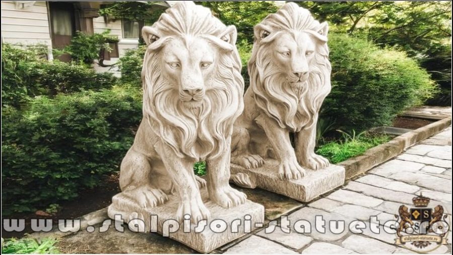 Statuetă leu în șezut, galben patinat, model S46. (1)