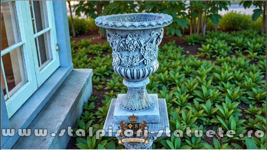 Set vază cu soclu, gri patinat, model V1-S6. (4)