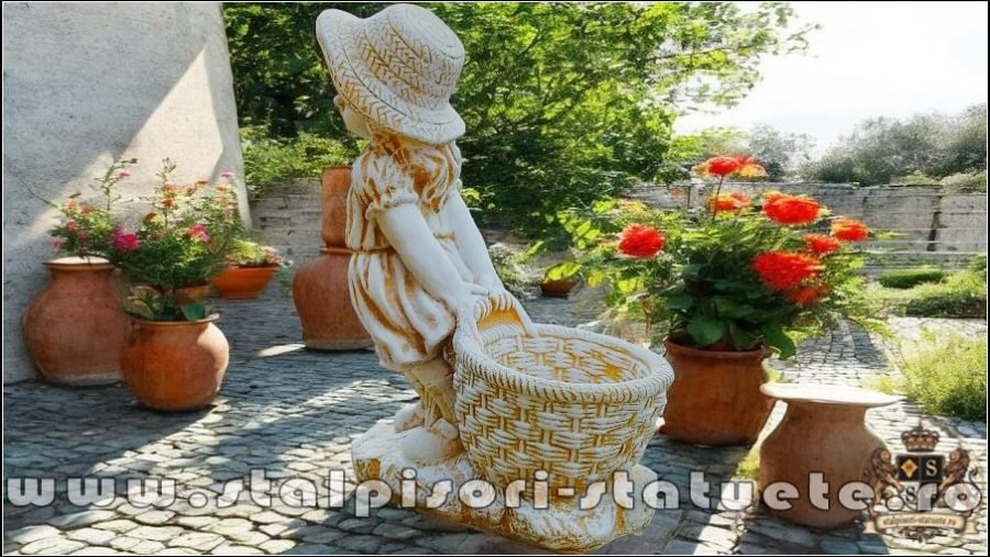 Statuetă fata cu coș, galben antichizat, model S3. (4)