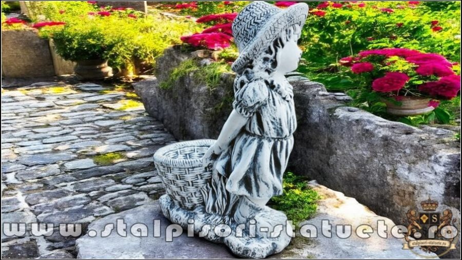 Statuetă fata cu coș, gri antichizat, model S3. (3)