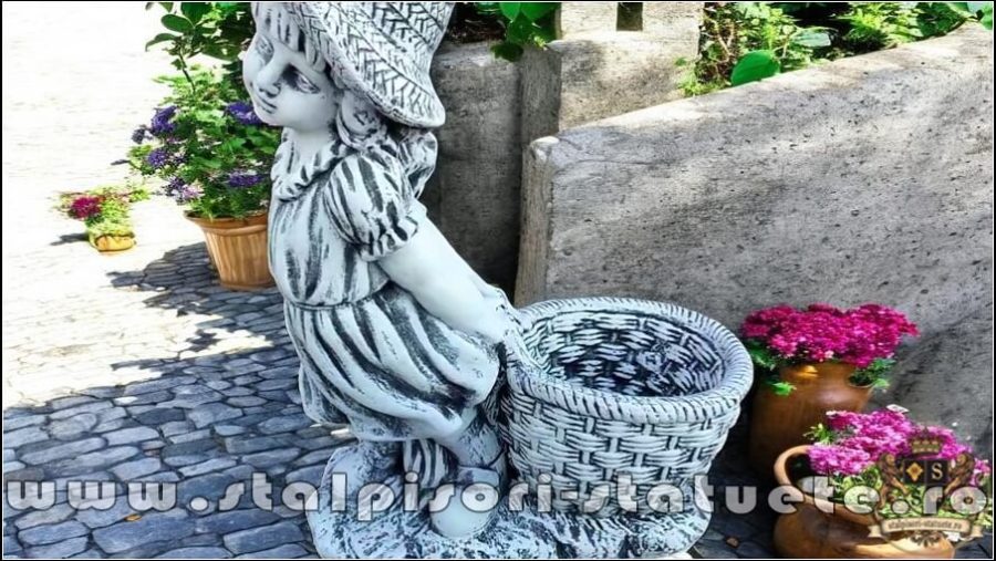 Statuetă fata cu coș, gri antichizat, model S3. (4)