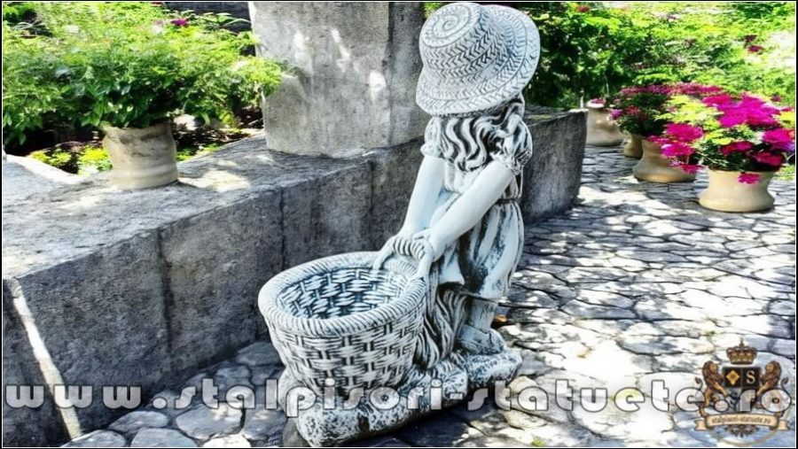 Statuetă fata cu coș, gri antichizat, model S3. (5)