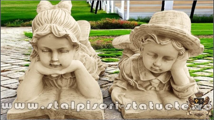 Statuete set doi copii scolari, galben patinat, model S15. (1)